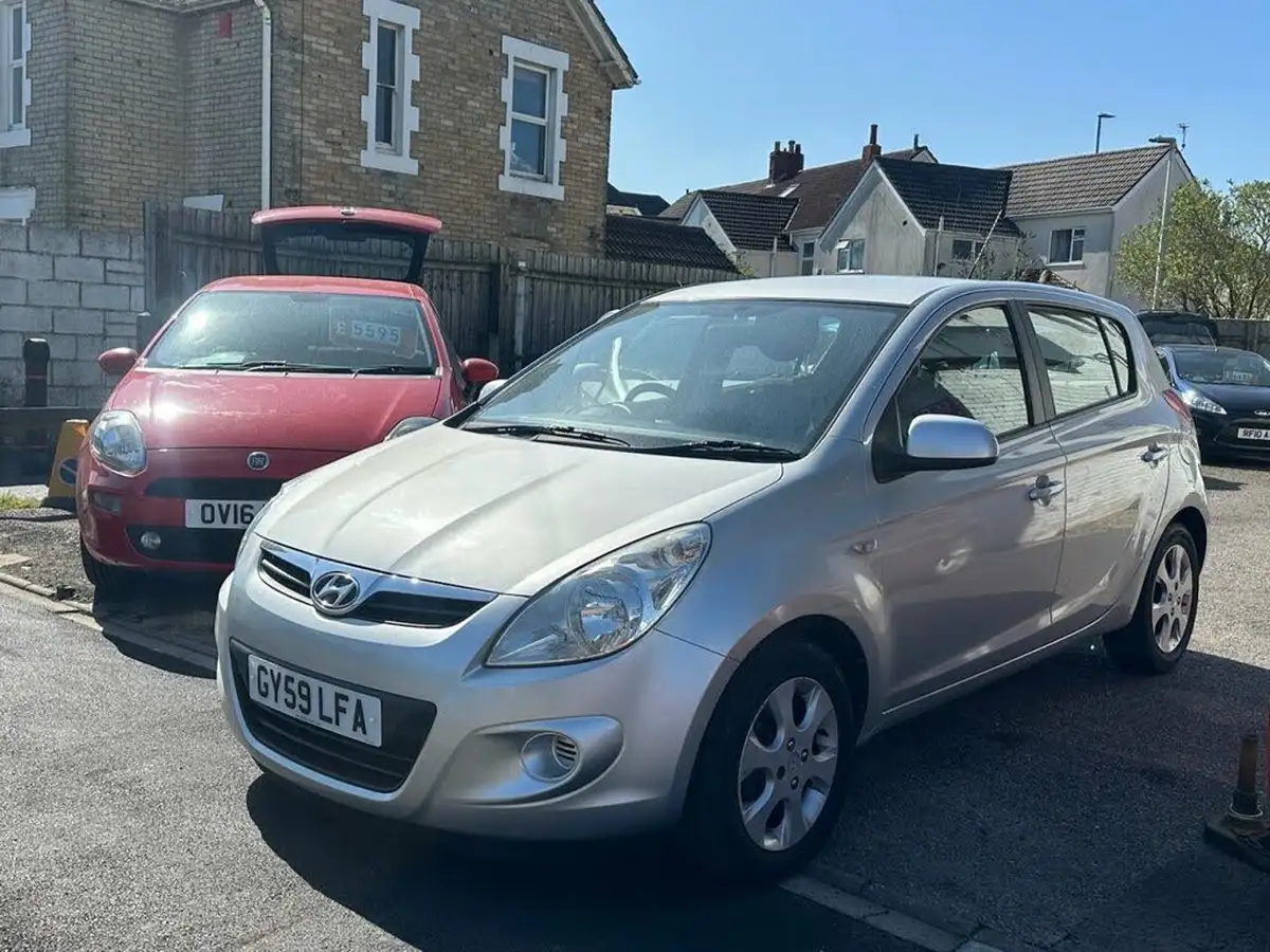 2009-hyundai-i20-12-comfort-5d-big-3