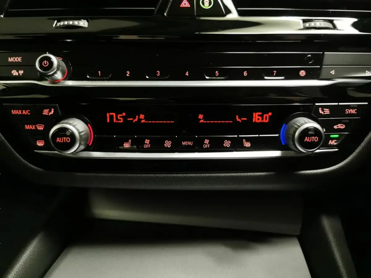 2021-bmw-5-series-20-520i-se-saloon-4d-big-17