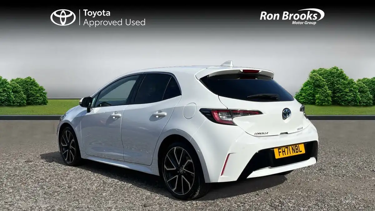 2022-toyota-corolla-18-vvt-i-excel-120bhp-trk-hatchback-big-3