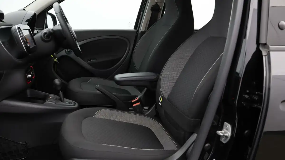 2020-smart-forfour-eq-pulse-premium-big-13