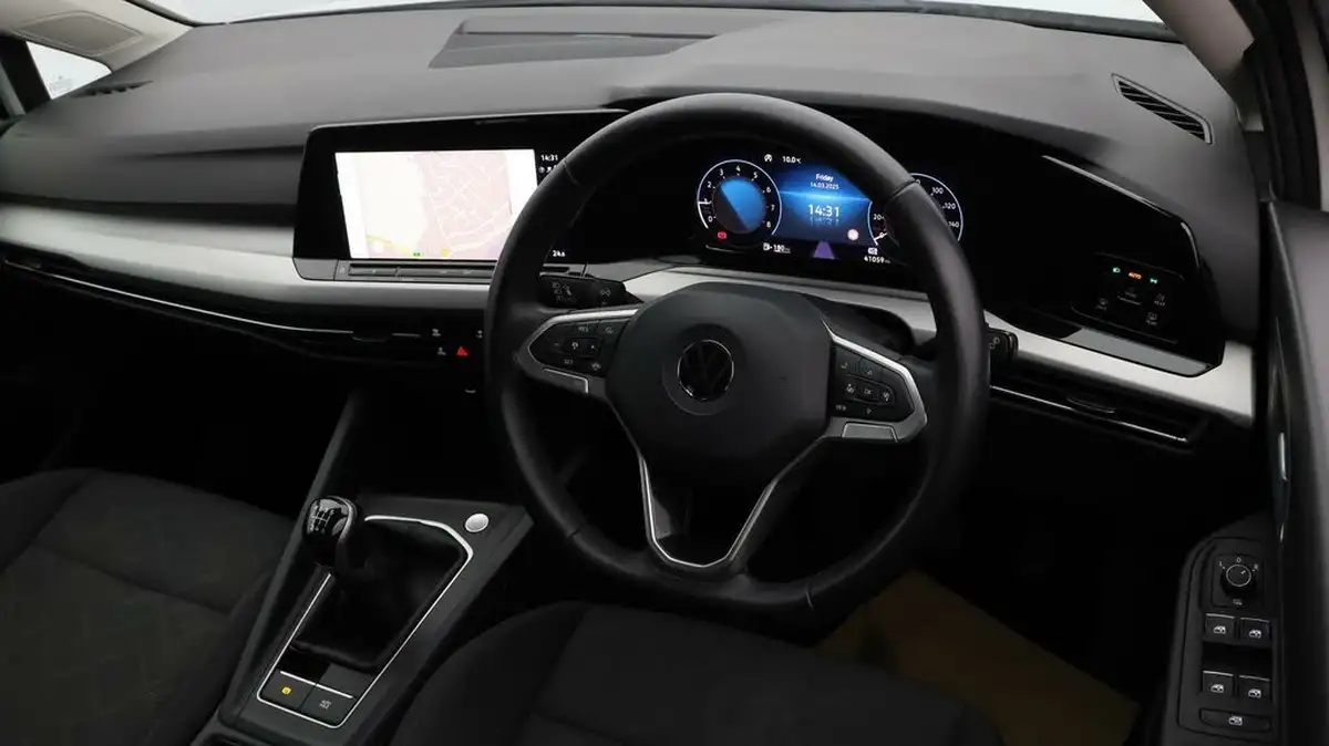 2022-volkswagen-golf-15-tsi-life-130ps-hatchback-big-8