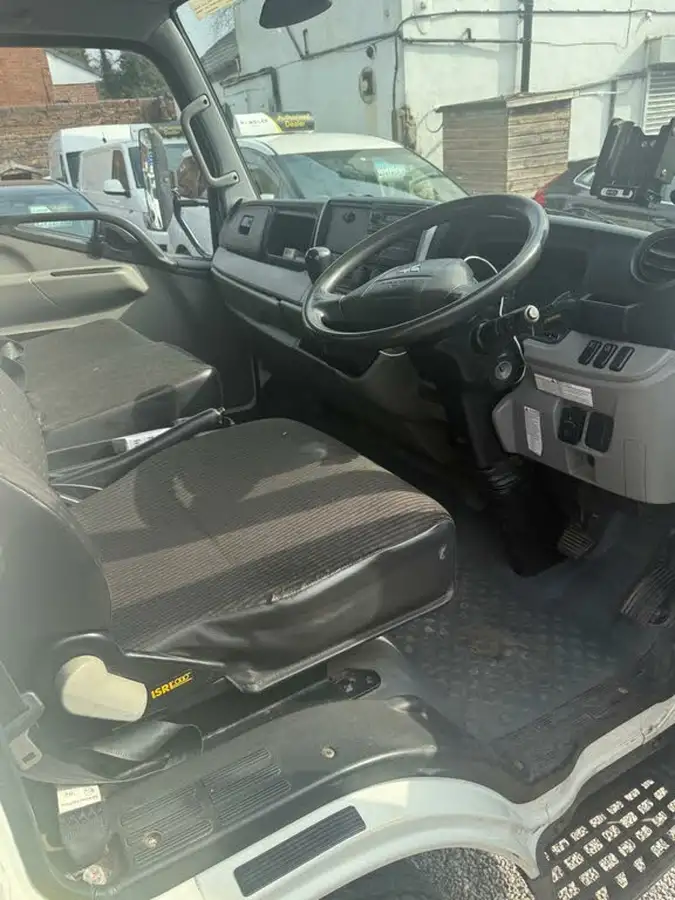 2017-mitsubishi-fuso-canter-30td-3c13-eev-chassis-cab-big-13