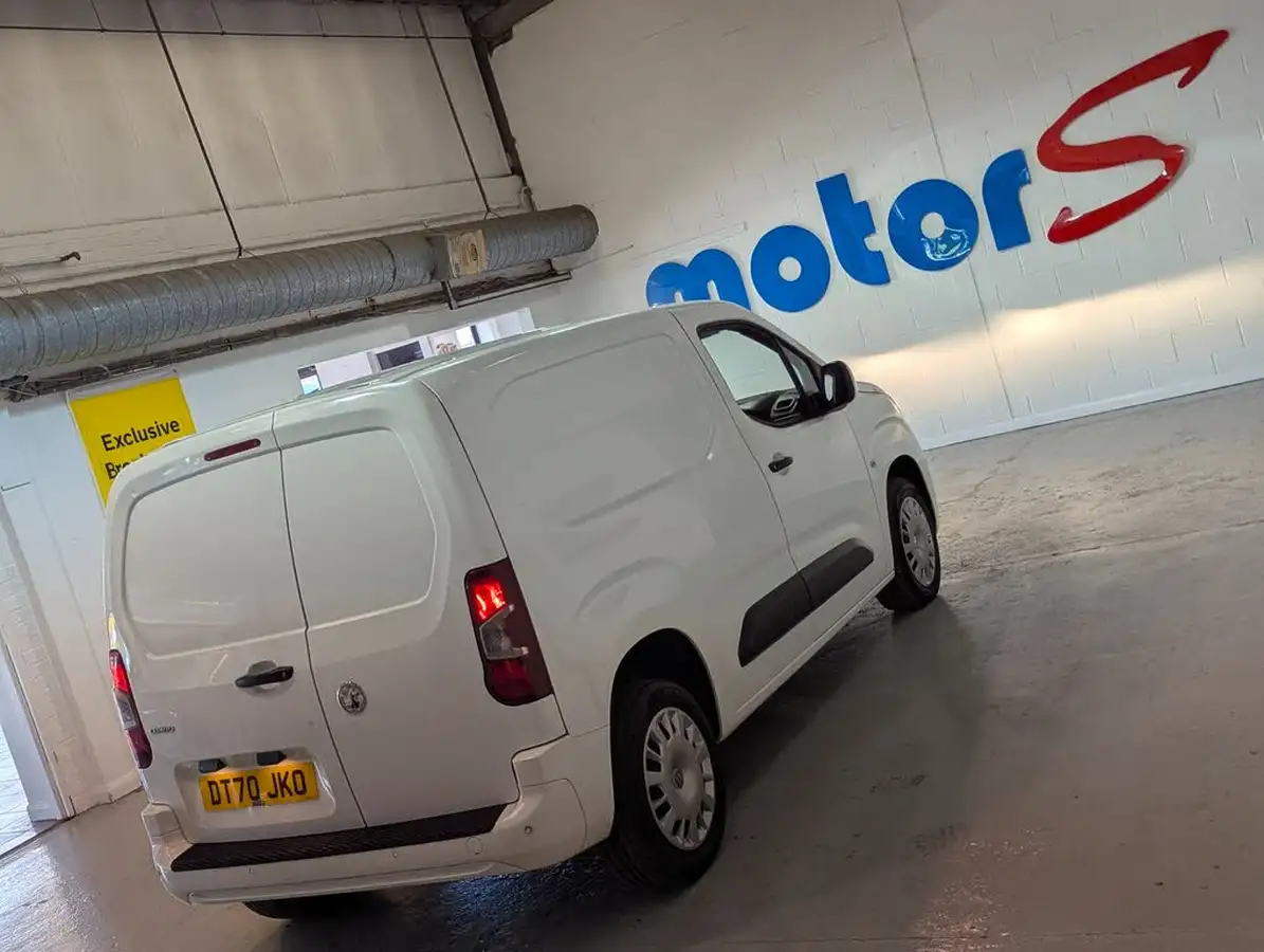 2021-vauxhall-combo-15cdti-sportive-2300-100pseu6dt-l1h1-panel-big-32