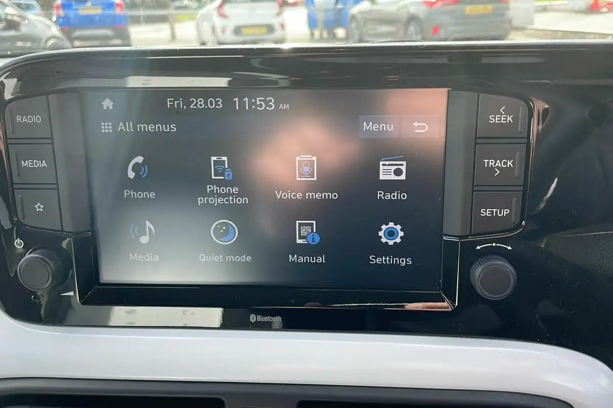 2022-hyundai-i10-12-premium-auto-big-11