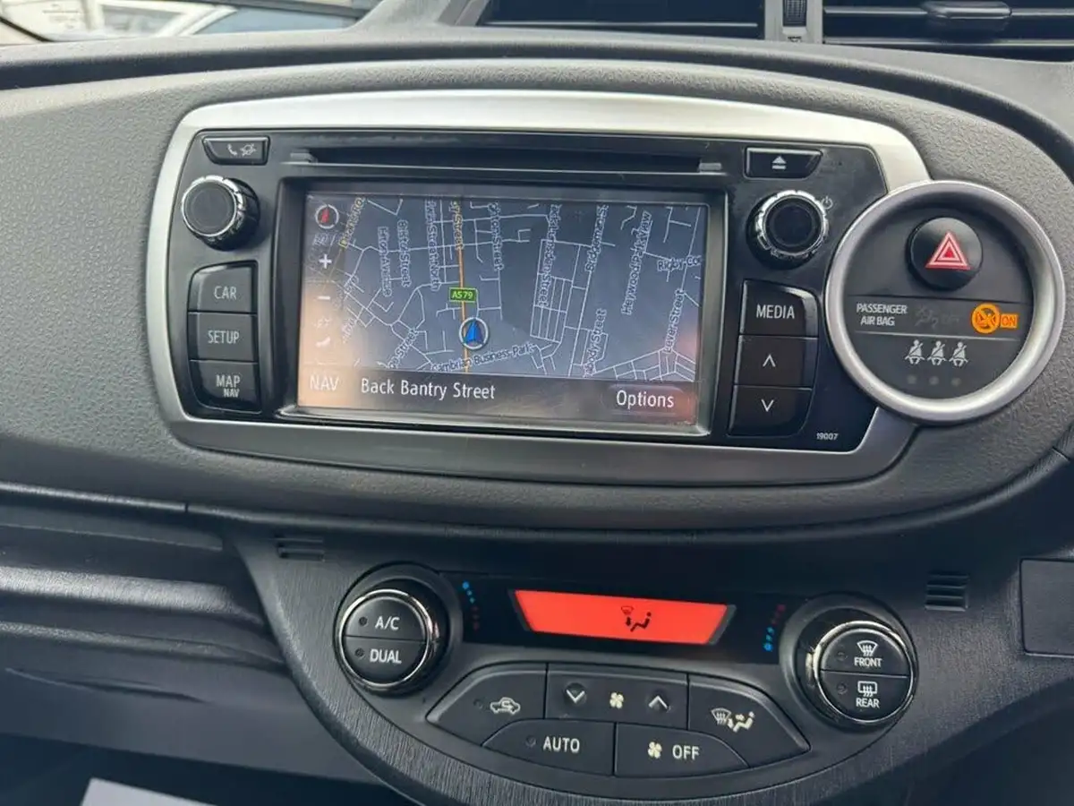 2014-toyota-yaris-133-icon-smart-pack-big-6
