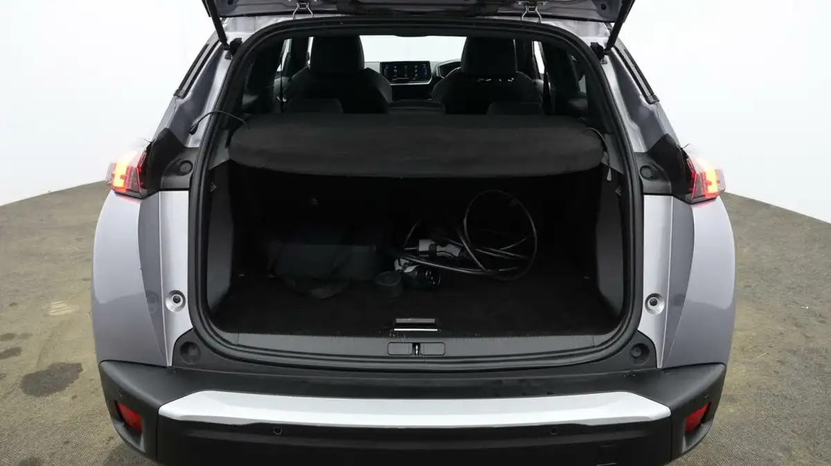 2020-peugeot-2008-suv-e-gt-big-16