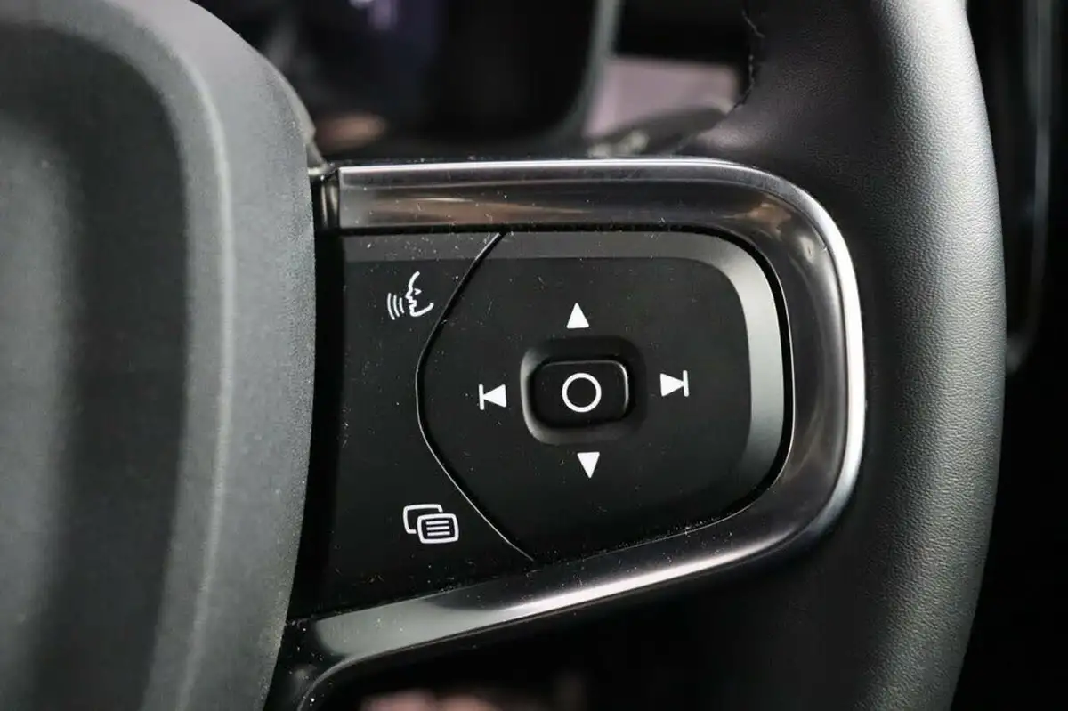 2022-volvo-c40-e-twin-recharge-pro-big-25