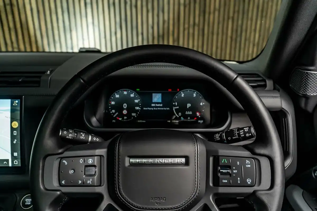 2024-land-rover-90-defender-30-d300-x-dynamic-hse-big-25