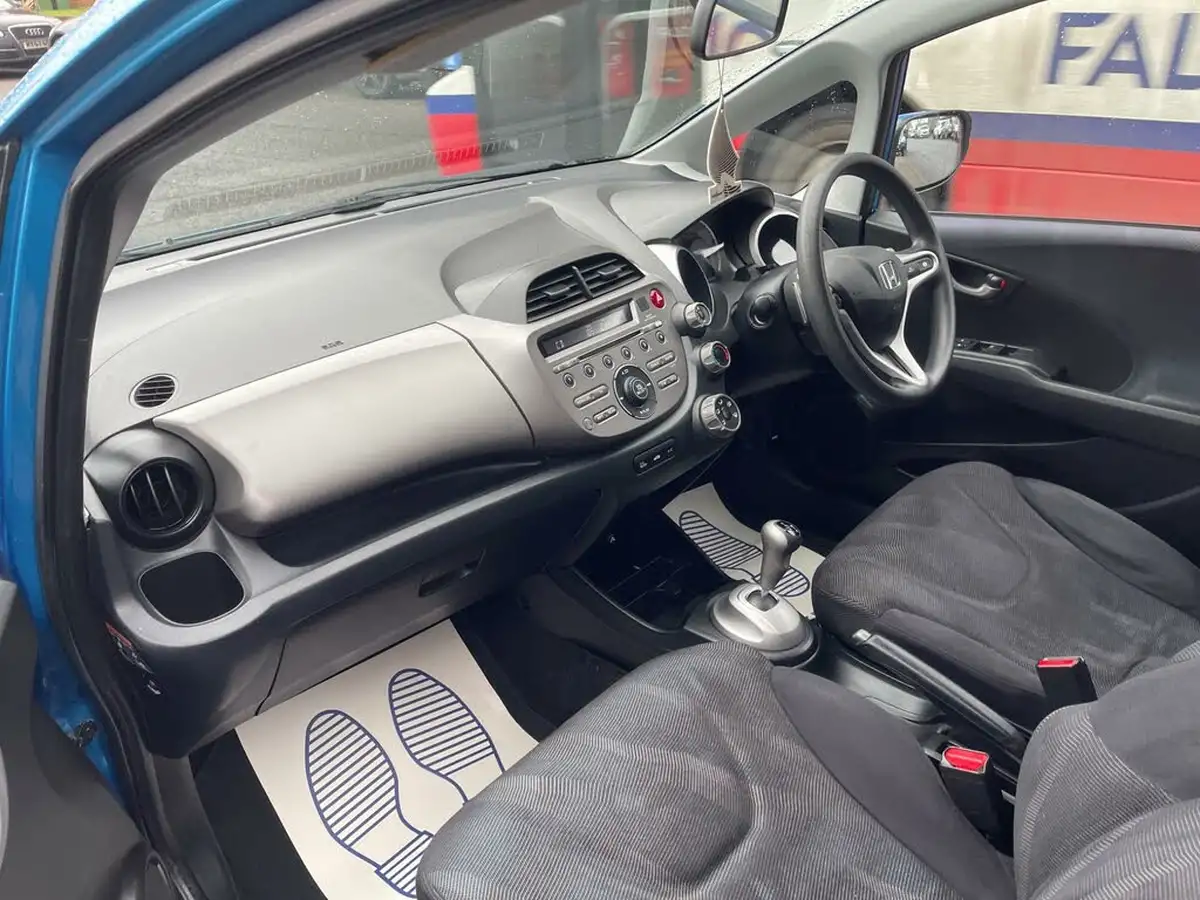 2010-honda-jazz-14-es-98bhp-semi-a-big-9