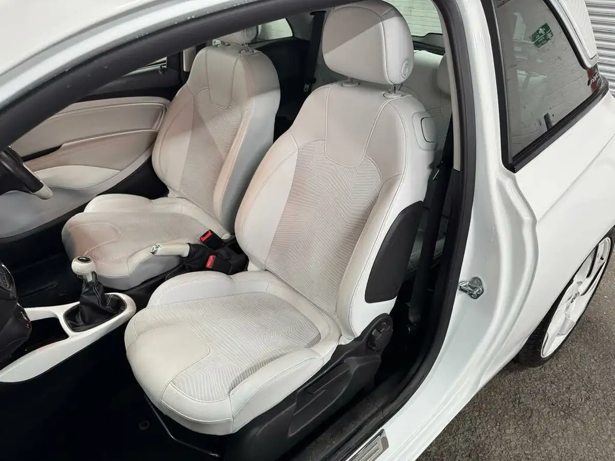2014-vauxhall-adam-14-white-edition-big-42