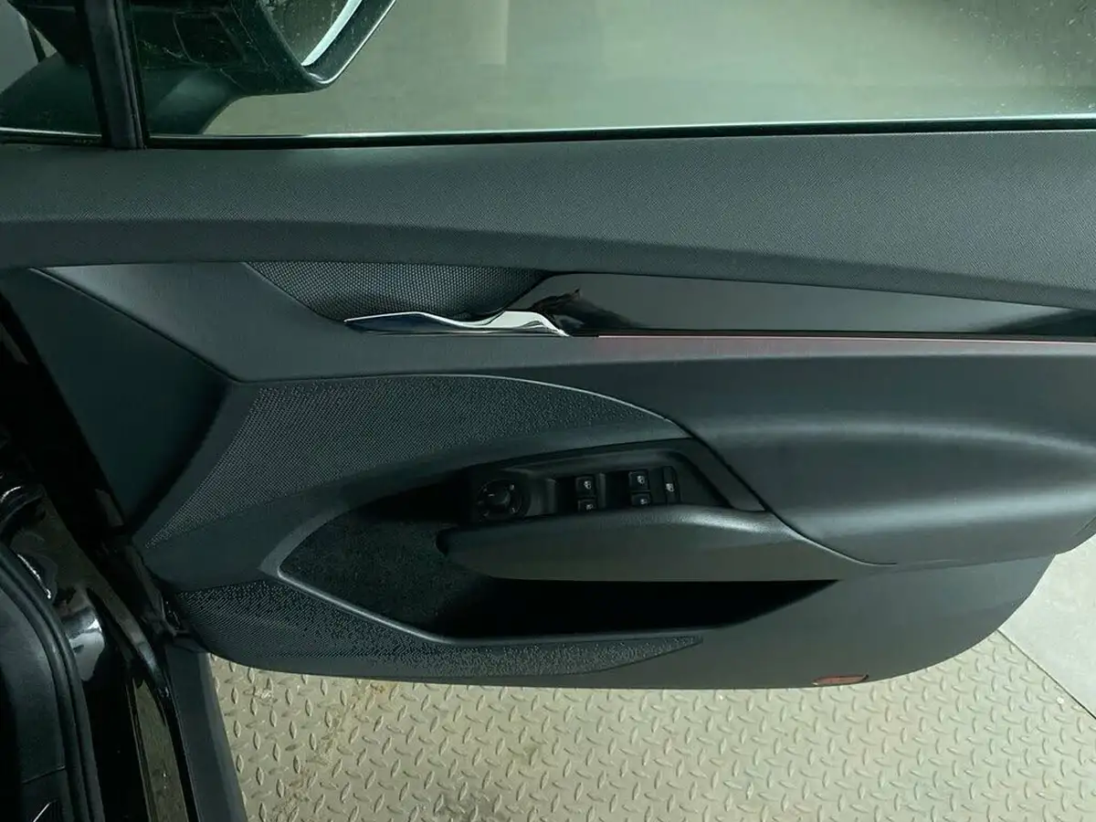 2022-skoda-enyaq-e-80-82-kwh-big-26