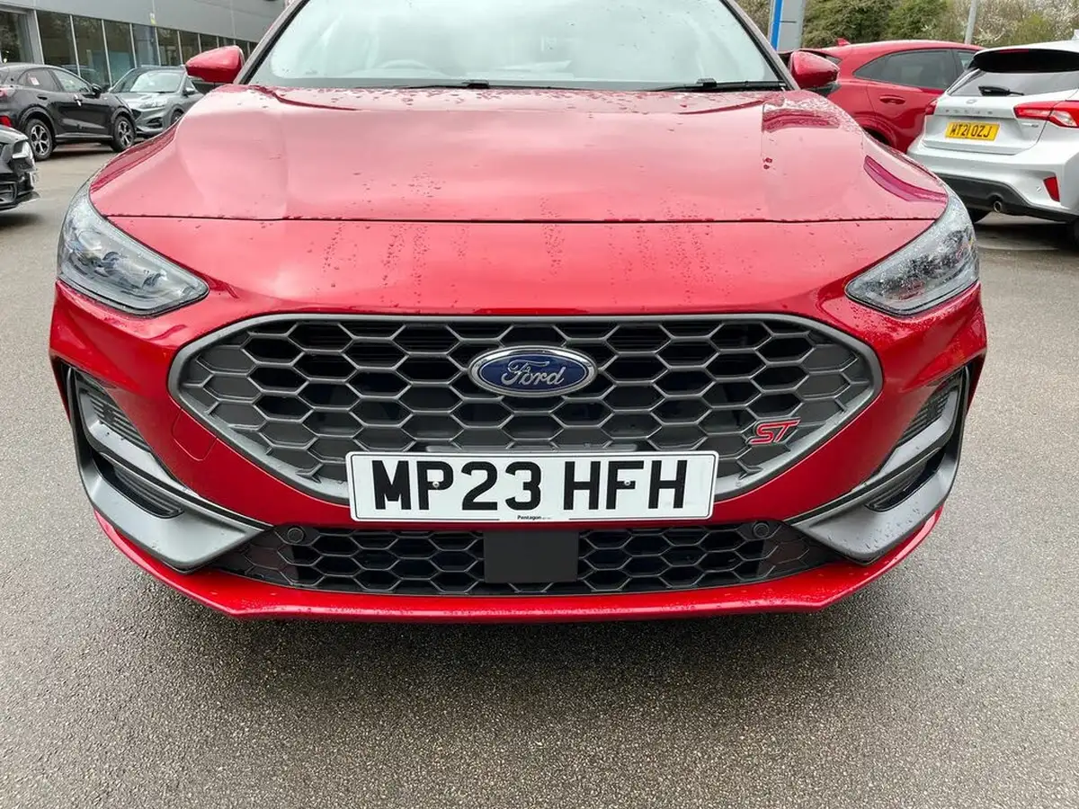 2023-ford-focus-23t-st-hatchback-big-15