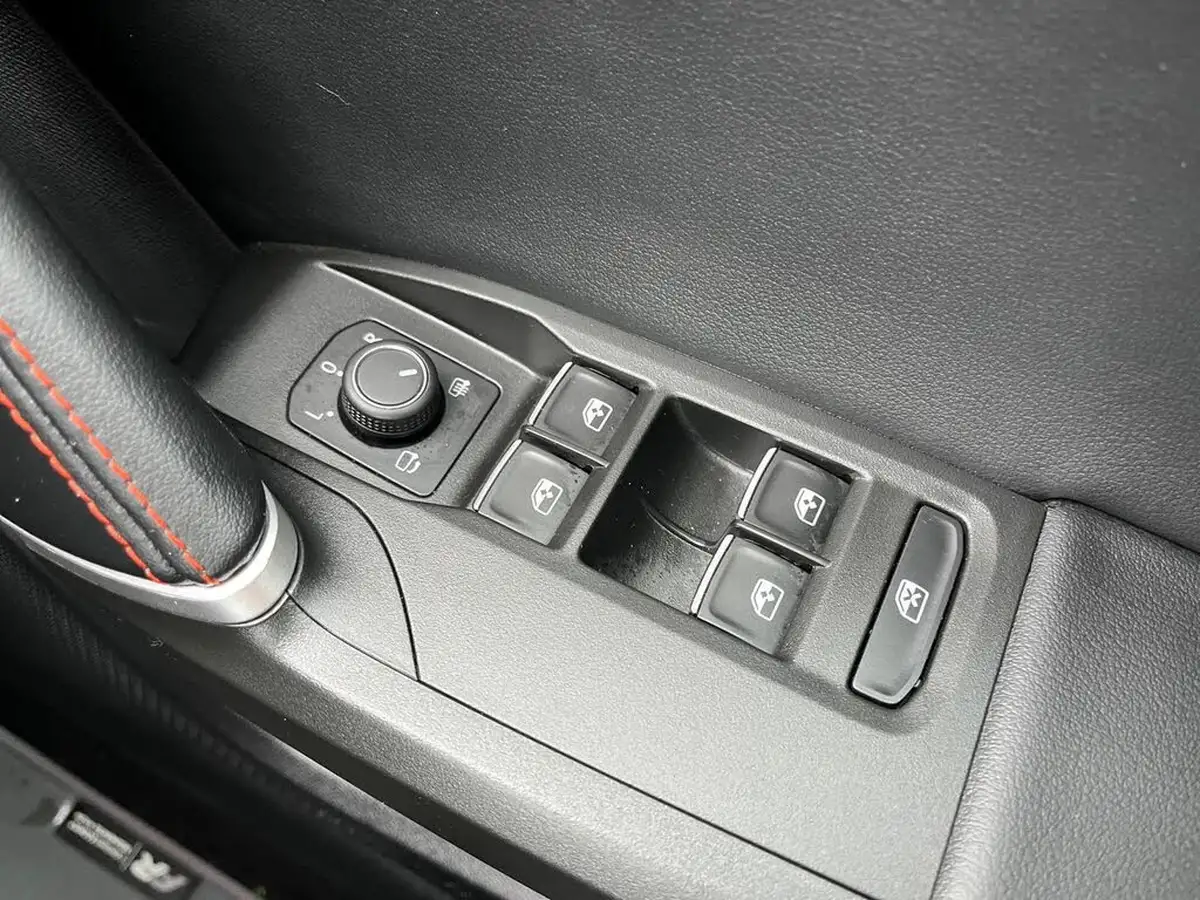 2024-seat-leon-14-e-hybrid-fr-sport-hatchback-big-28
