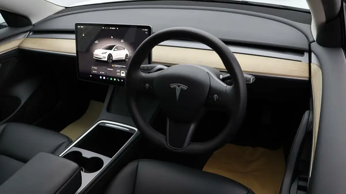 2021-tesla-model-3-e-standard-plus-big-1