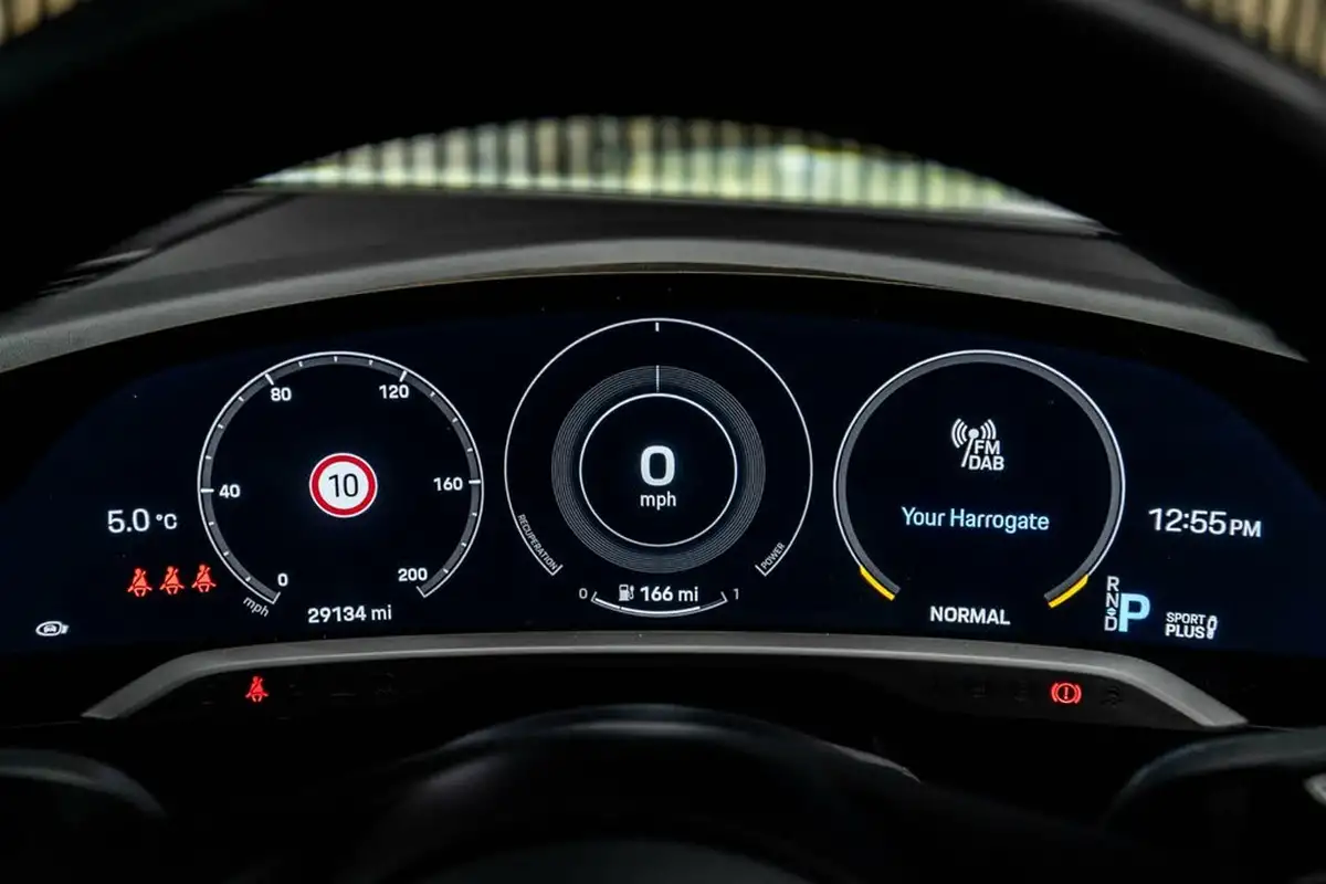 2021-porsche-taycan-e-base-476ps-performance-battery-plus-big-34