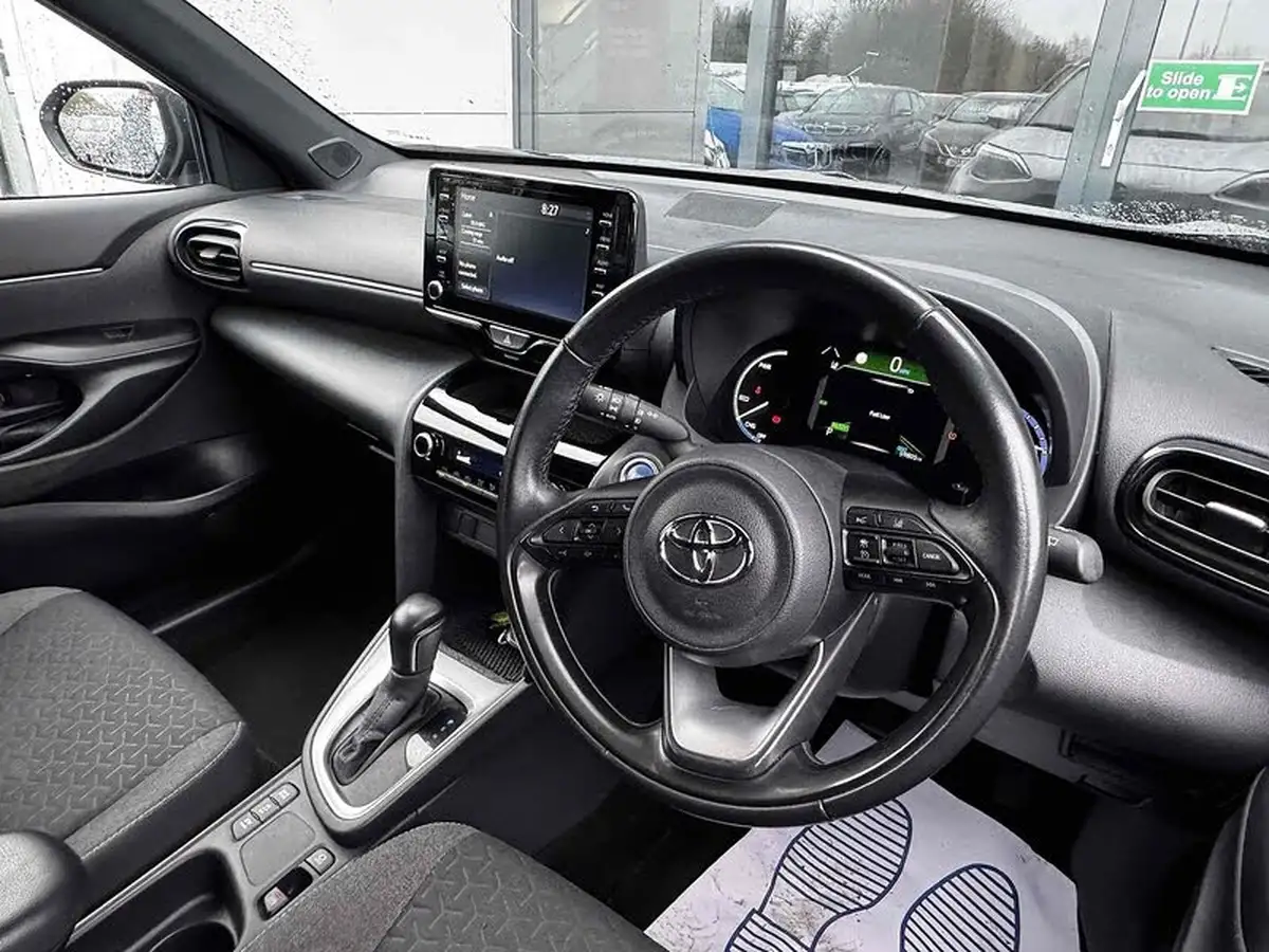 2022-toyota-yaris-15-vvt-i-design-panoramic-roof-big-32
