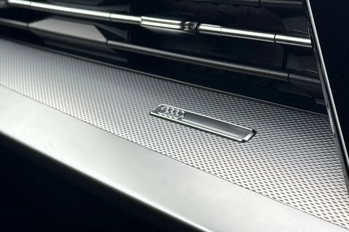 2021-audi-a3-15-35-tfsi-s-line-saloon-4d-big-44