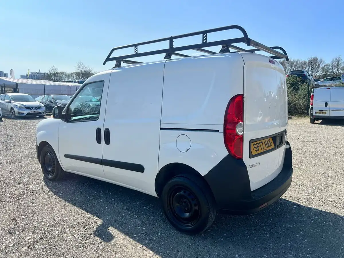 2017-vauxhall-combo-13cdti-2300-95pseu6-l1h1-5-seats-crew-big-5