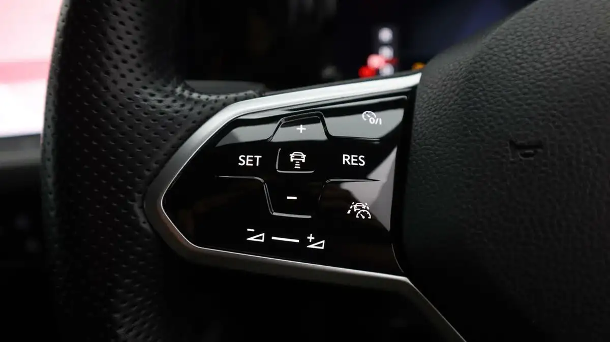 2021-volkswagen-golf-20tdi-gtd-big-25
