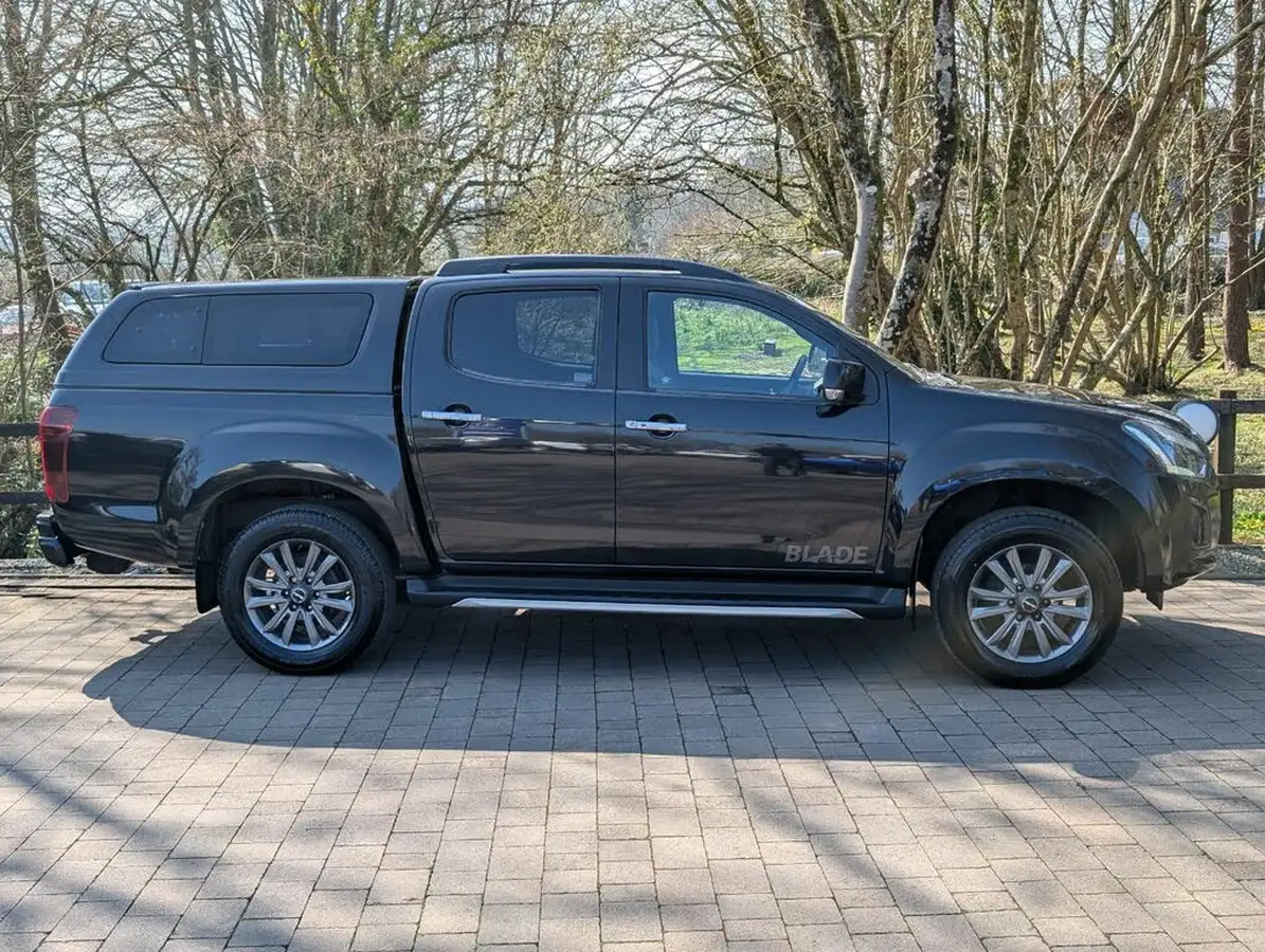 2019-isuzu-d-max-19td-blade-auto-big-3