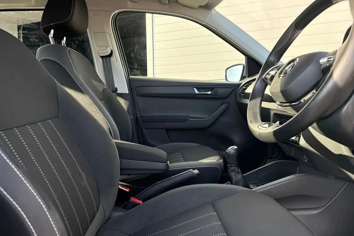 2020-skoda-fabia-10-tsi-se-l-110ps-hatchback-big-60