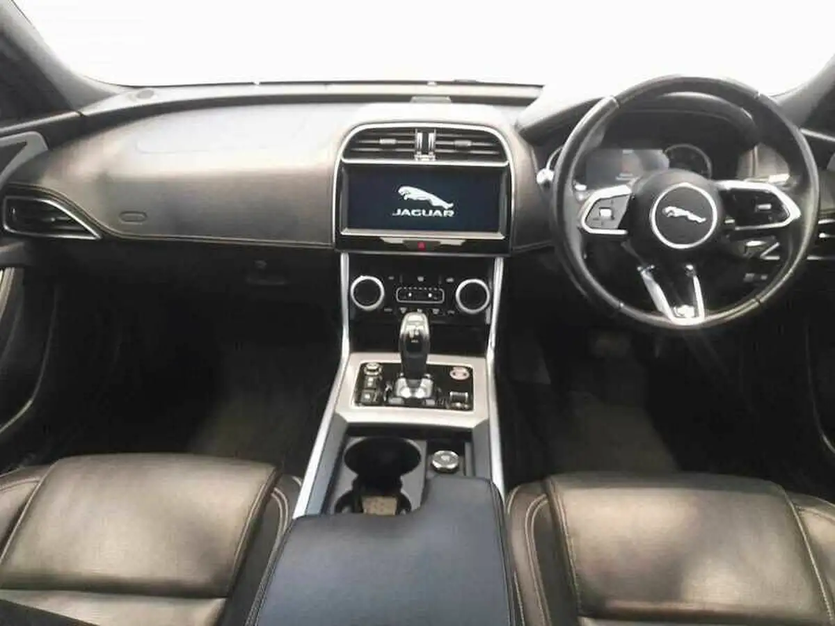 2019-jaguar-xe-20d-r-dynamic-s-big-11