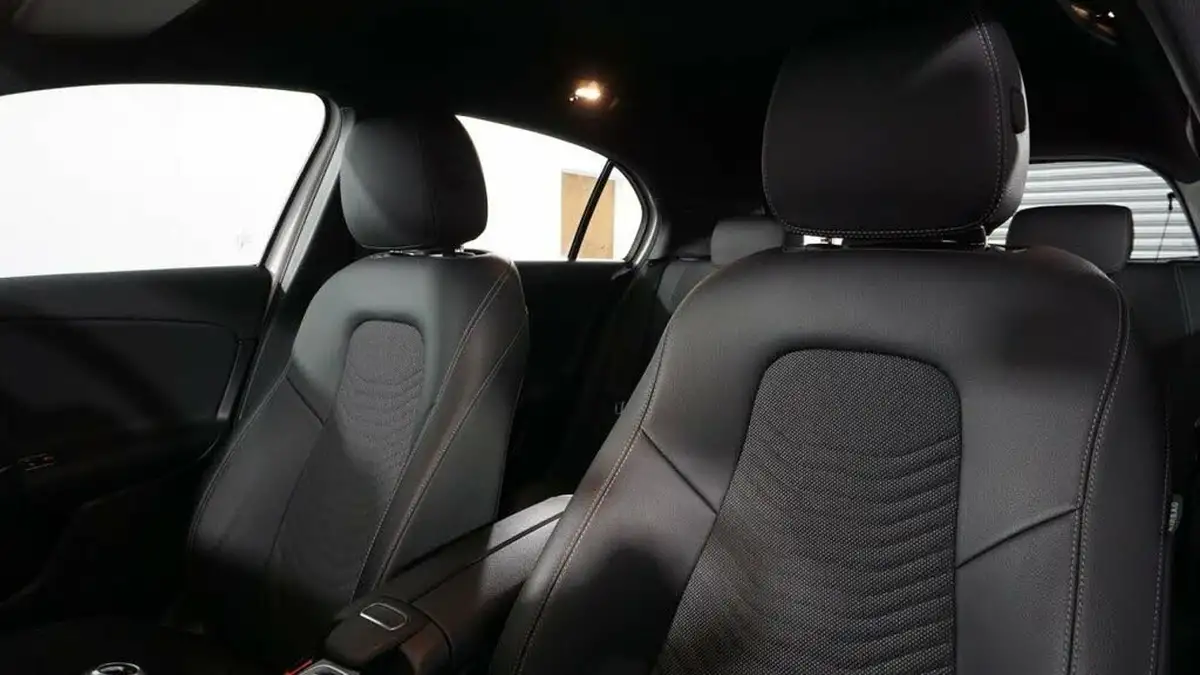 2019-mercedes-benz-a-class-13-a180-se-big-11