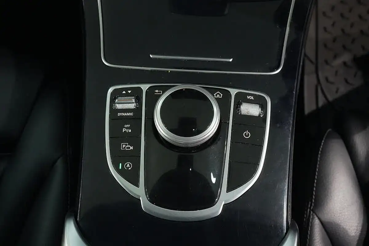 2020-mercedes-benz-c-class-20d-c220d-sport-ss-saloon-4d-big-42