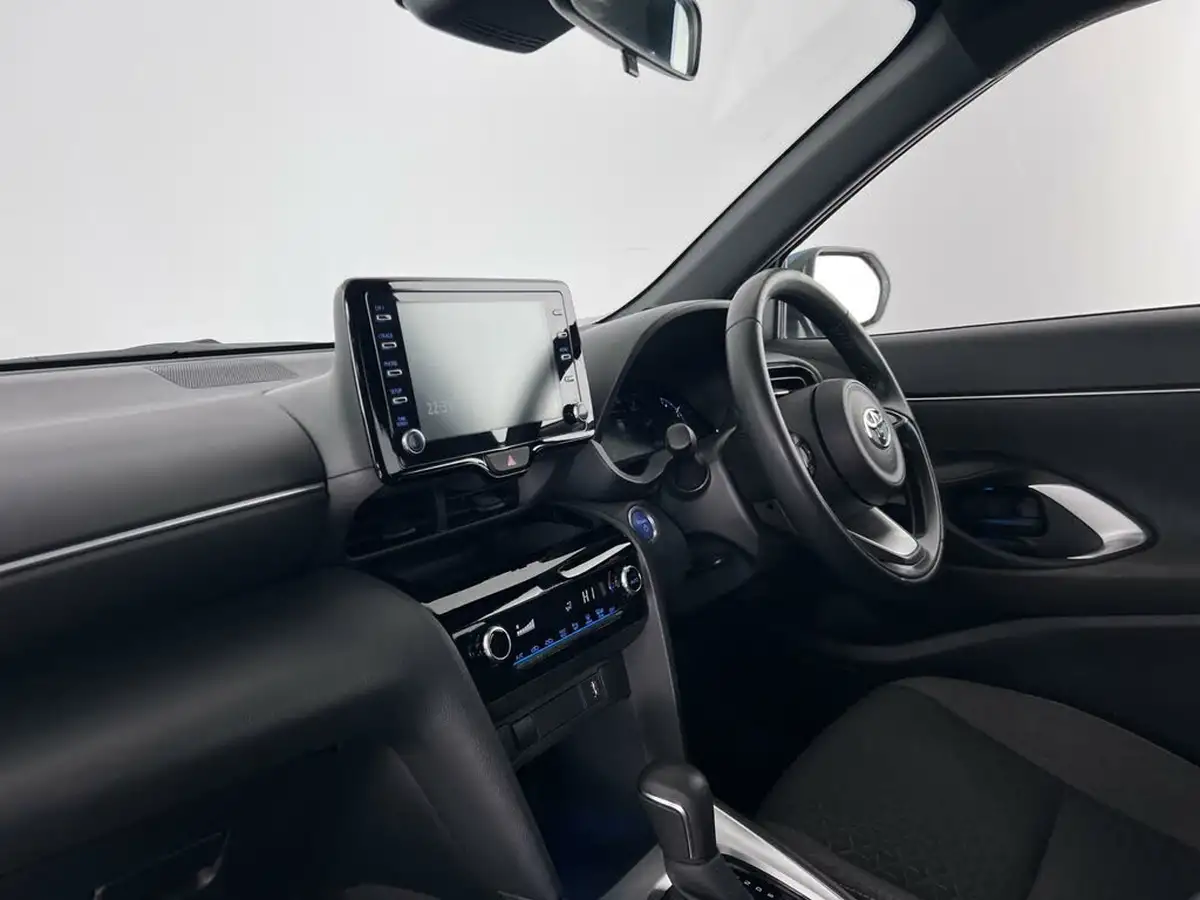 2022-toyota-yaris-15-vvt-i-design-panoramic-roof-big-19