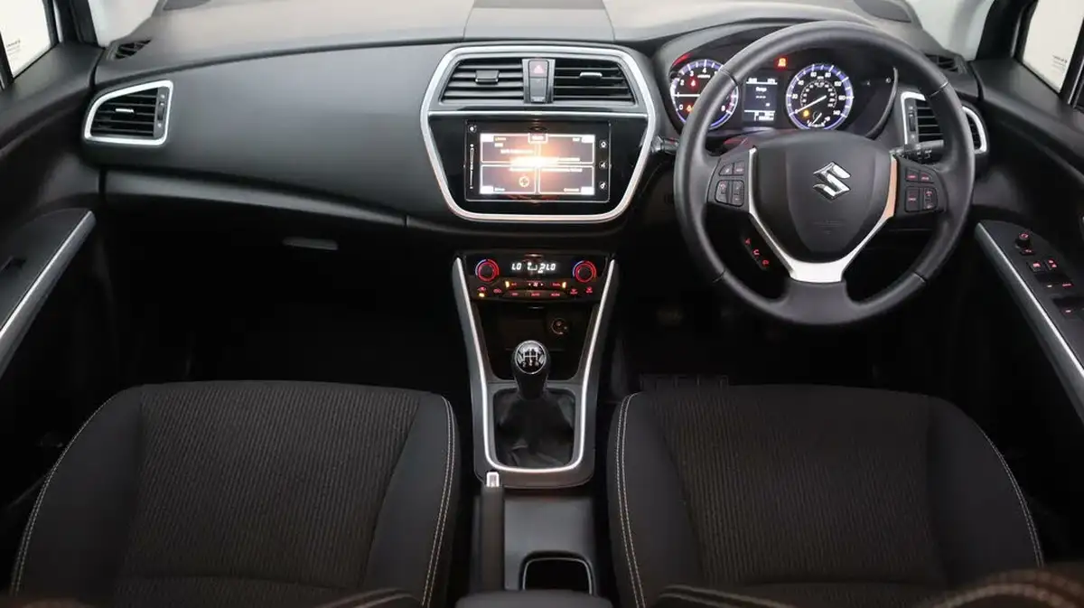 2019-suzuki-s-cross-10-boosterjet-sz-t-110ps-988cc-big-13