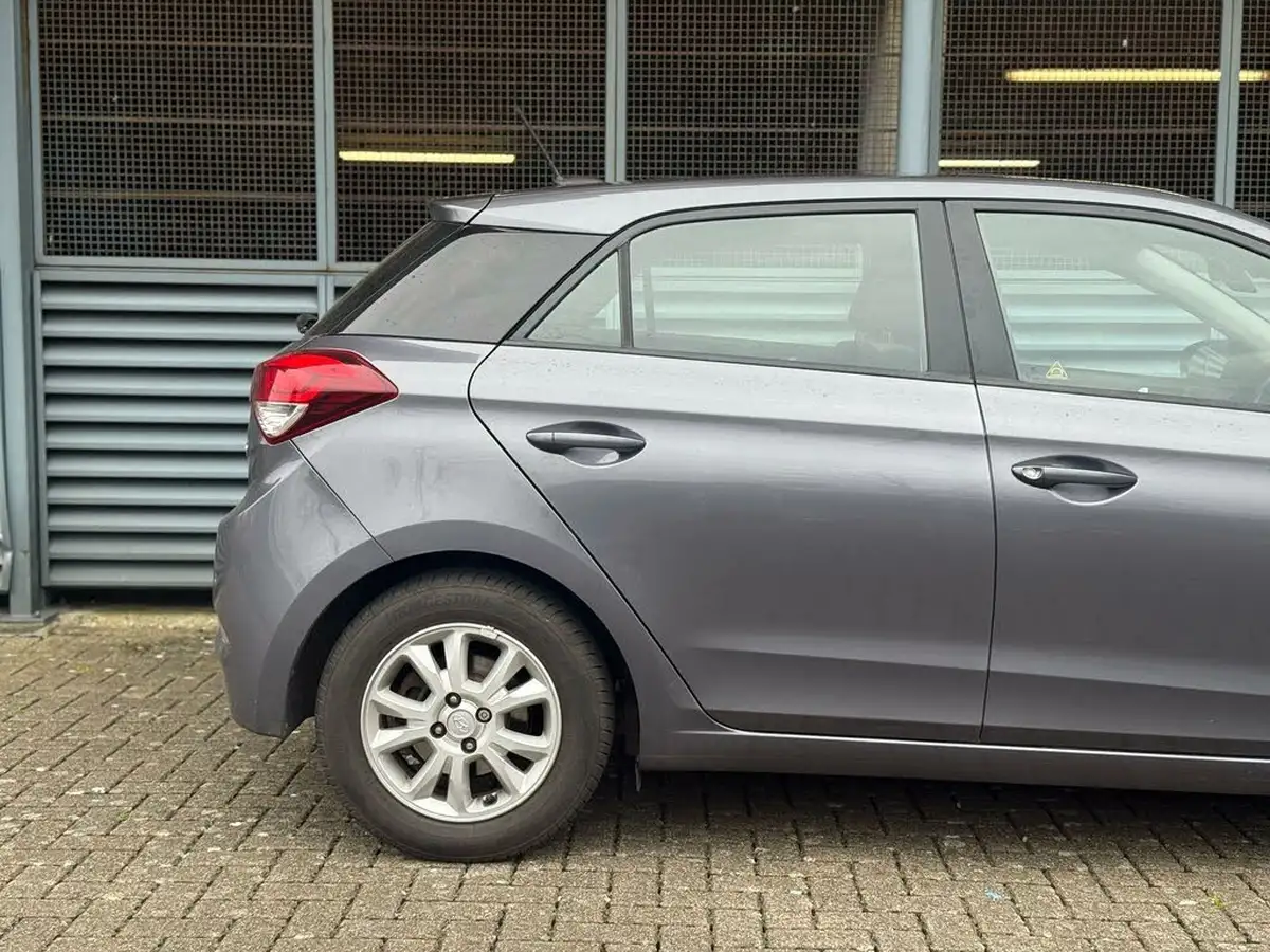 2017-hyundai-i20-12-se-hatchback-5d-big-44