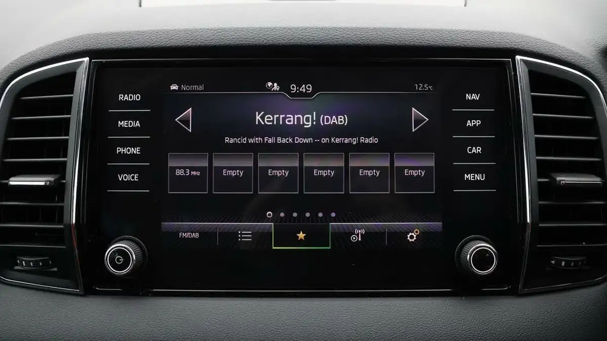 2022-skoda-karoq-15-tsi-se-l-big-10
