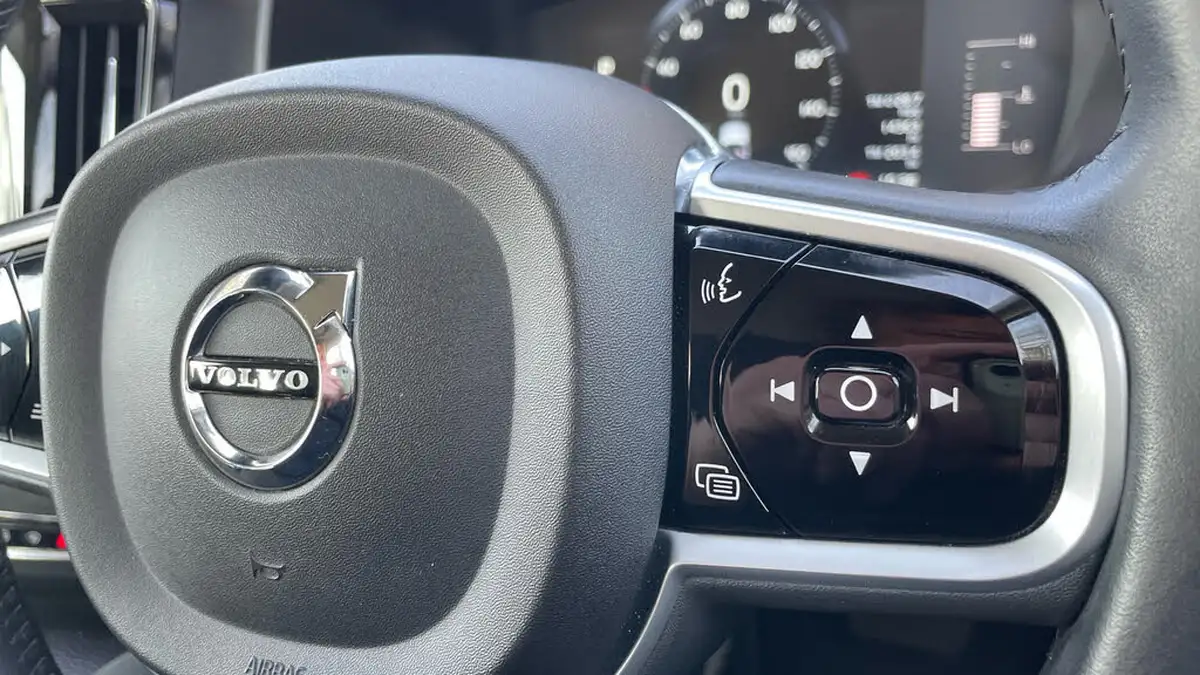 2018-volvo-v90-20-t4-momentum-big-23