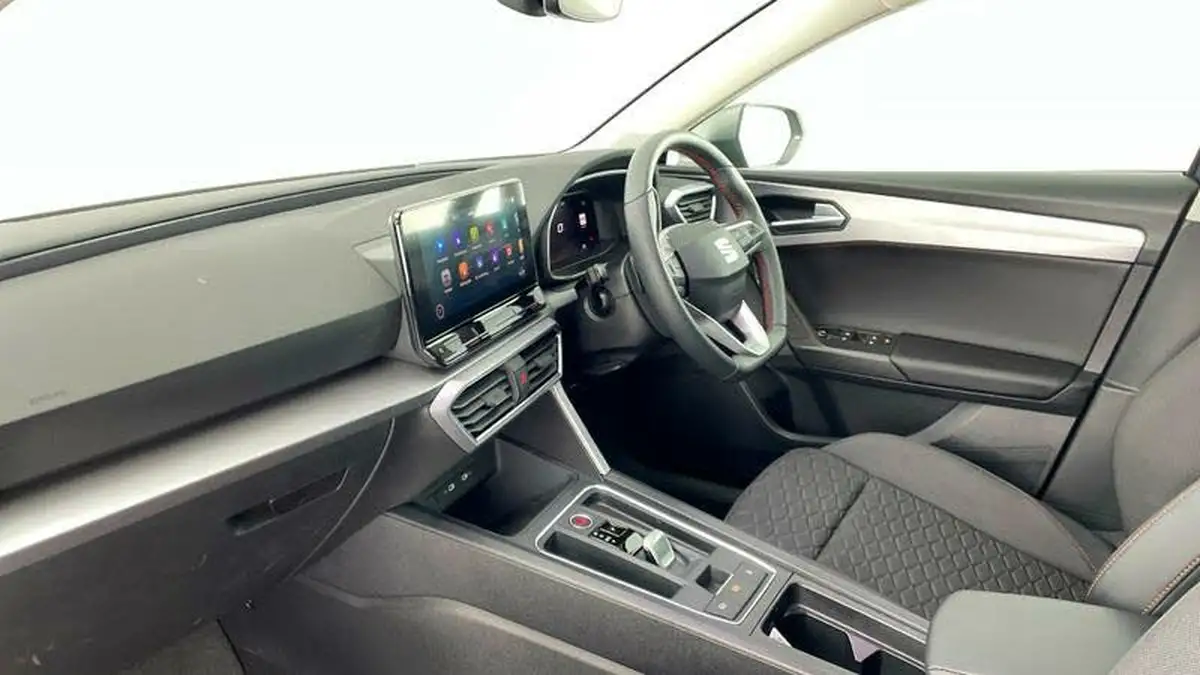 2024-seat-leon-big-33