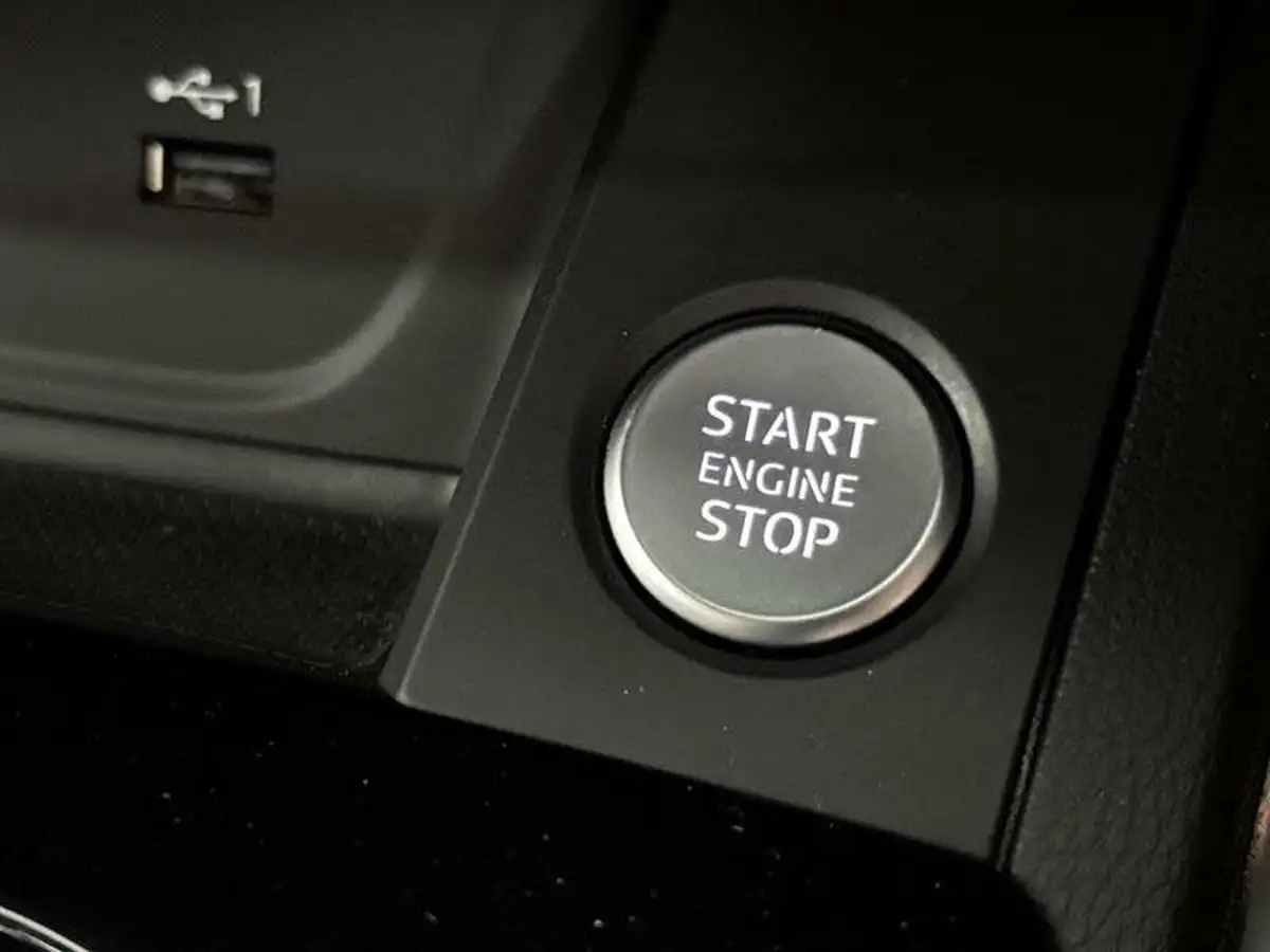 2022-audi-a4-avant-20-35-tdi-s-line-big-34