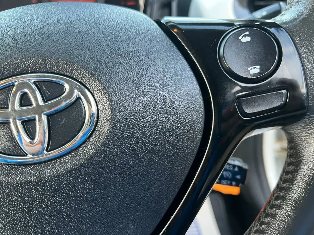 2014-toyota-aygo-10-vvt-i-x-pression-3d-big-25