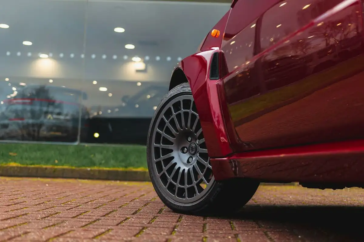 1993-lancia-delta-20-hf-integrale-big-21