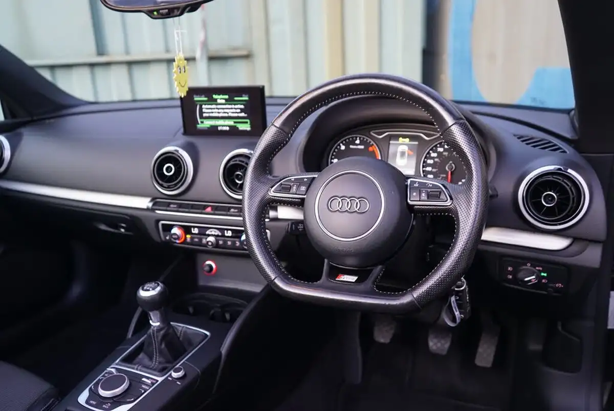 2015-audi-a3-cabriolet-20-tdi-s-line-150ps-big-42