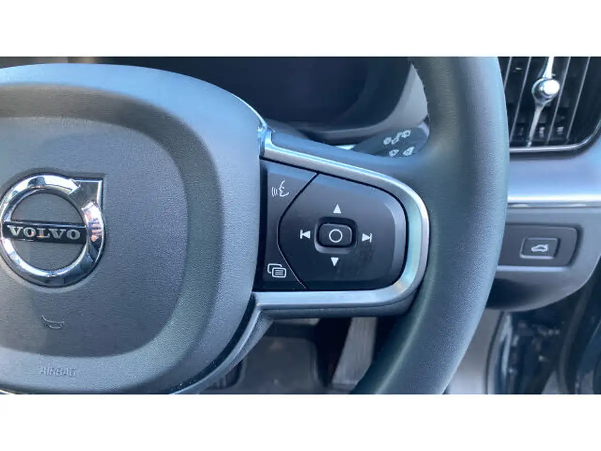 2021-volvo-xc60-20-b5-momentum-awd-big-18