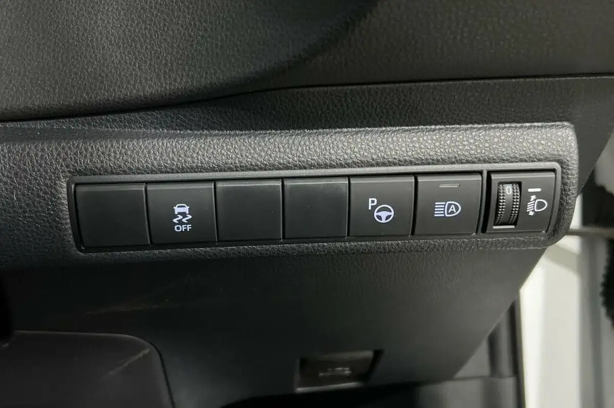 2020-toyota-corolla-18-vvt-i-icon-tech-spare-wheel-hatchback-5d-big-37