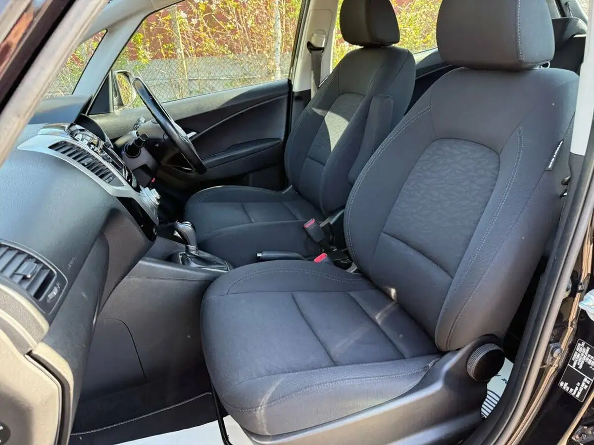 2019-hyundai-ix20-16-se-nav-auto-big-8