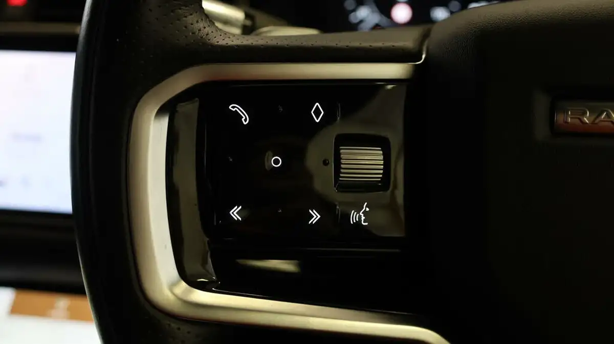 2022-land-rover-range-rover-evoque-15-p300e-r-dynamic-se-big-22