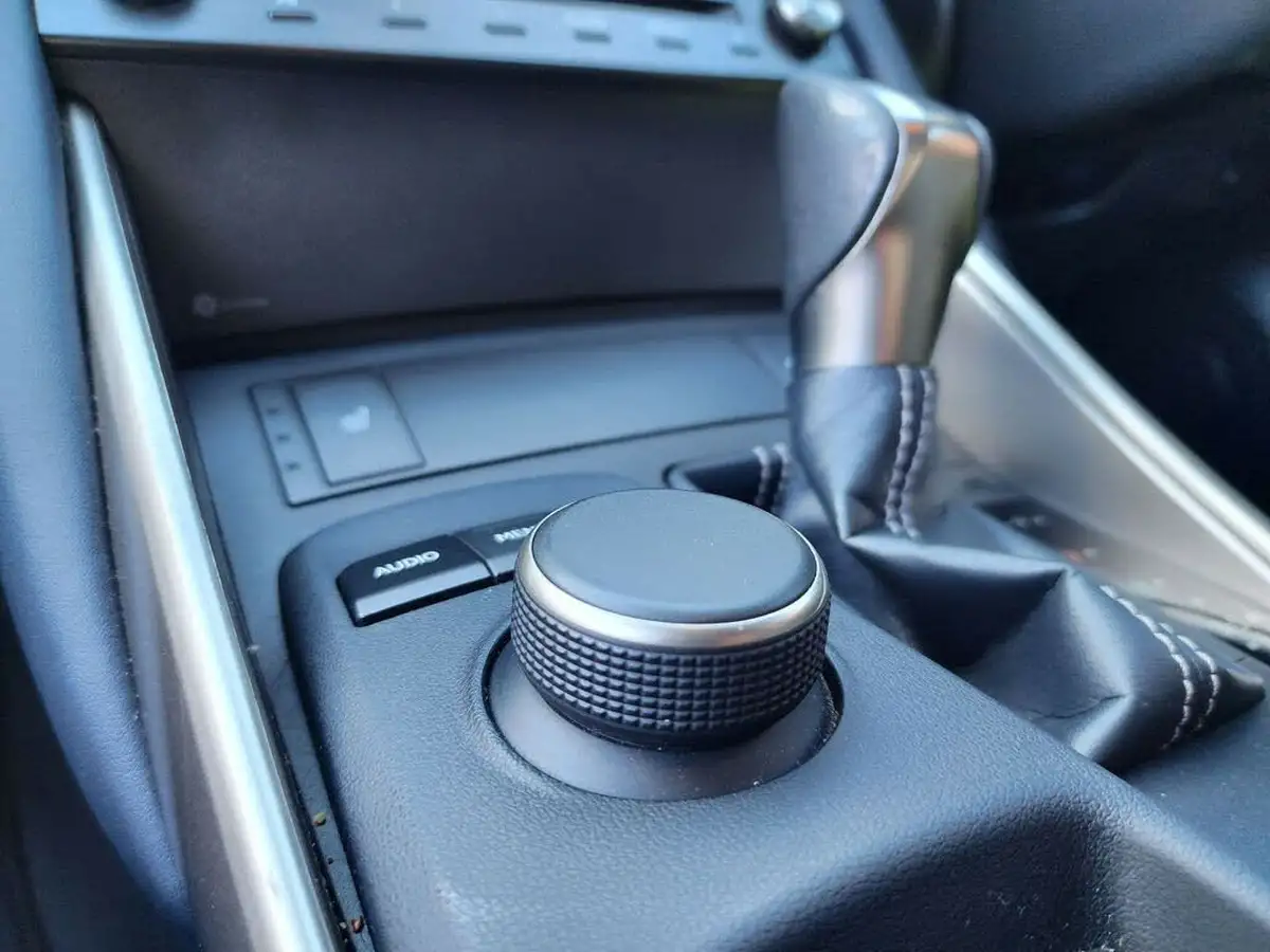 2018-lexus-is-300h-25-executive-edition-lexus-navigation-big-10
