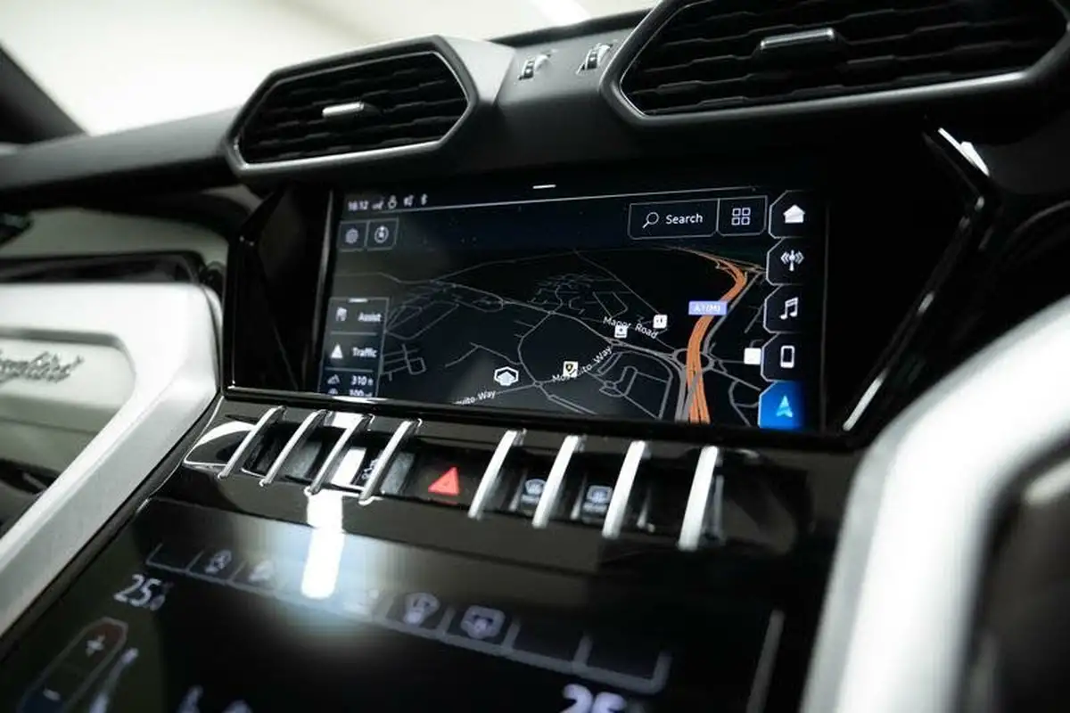 2021-lamborghini-urus-40-no-trim-big-14