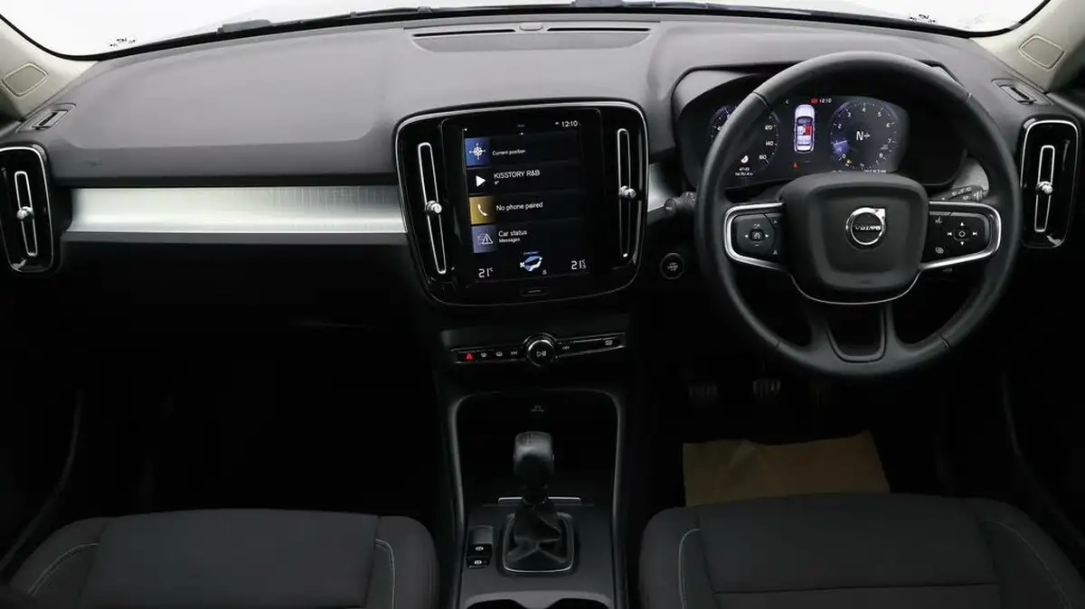 2021-volvo-xc40-15-t3-momentum-161bhp-big-12