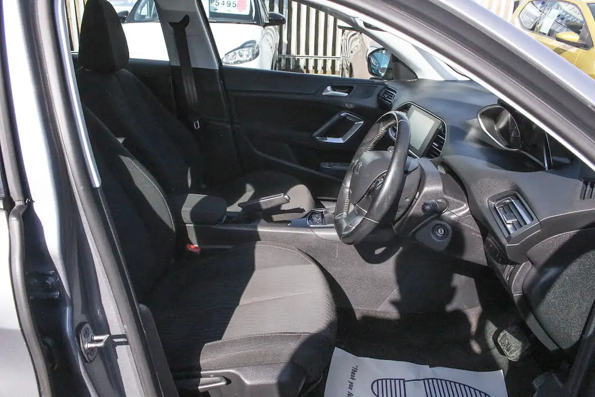 2016-peugeot-308-12-puretech-active-130bhp-eat6-big-17