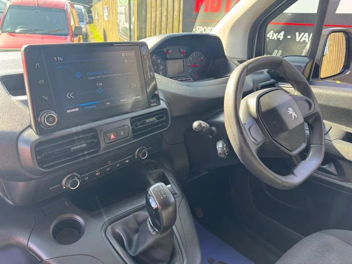 2021-peugeot-partner-15-bluehdi-1000-professional-100ps-eu6dt-panel-big-15