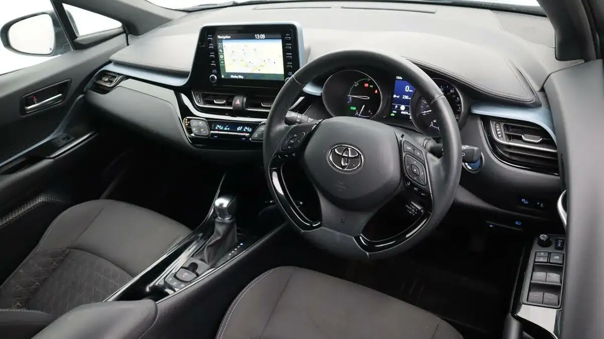 2022-toyota-c-hr-18-vvt-i-design-big-8