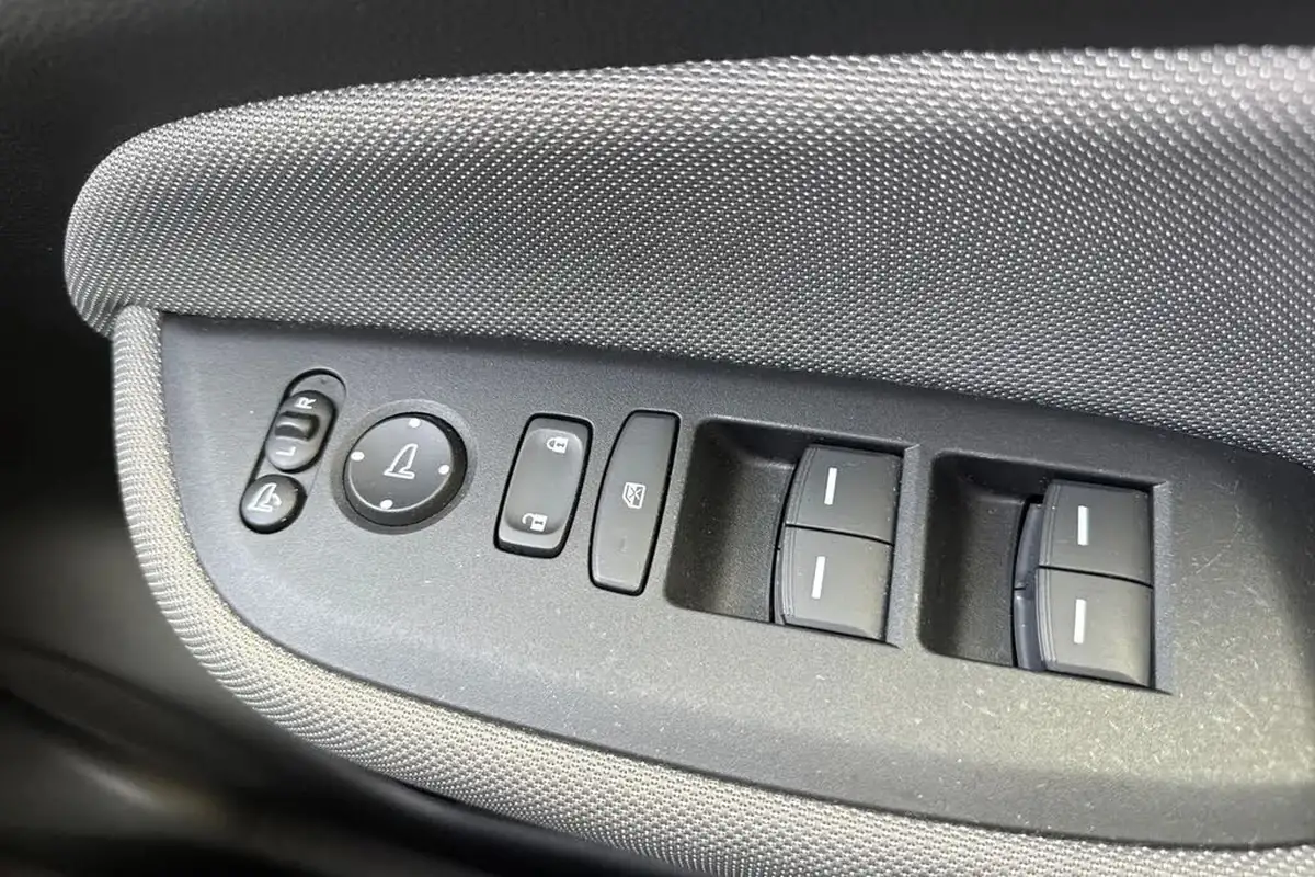 2021-honda-jazz-15-i-mmd-crosstar-ex-109ps-two-tone-big-24