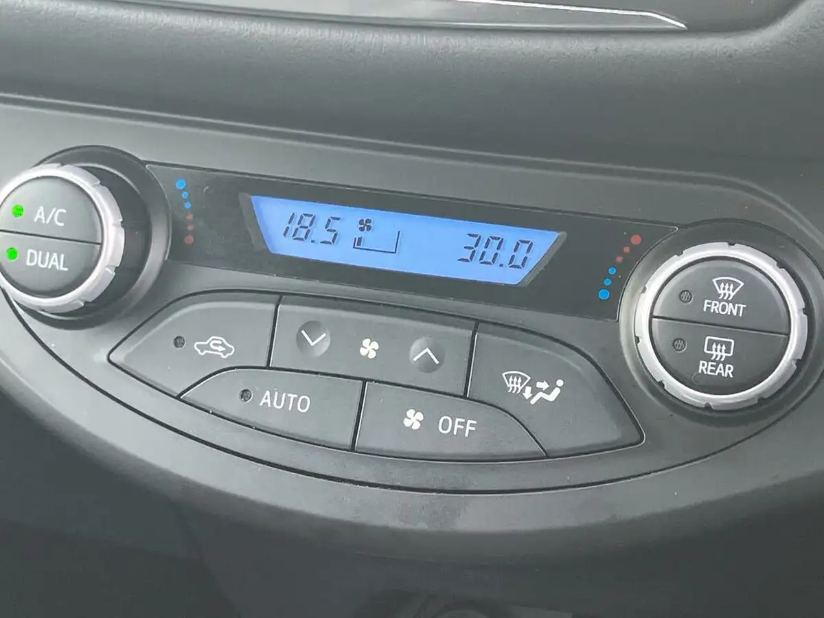 2020-toyota-yaris-15-vvt-i-y20-98bhp-hybrid-1497cc-e-cvt-big-11